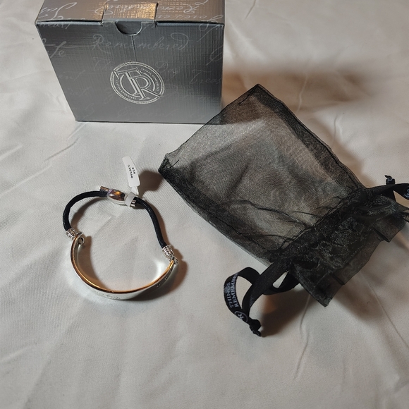 Things Remember Bracelet - Picture 3 of 4